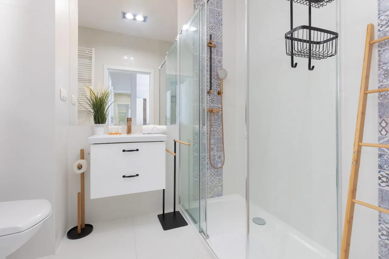 Lakeview Apartment Kapelanów Armii Krajowej by Renters Warszawa
